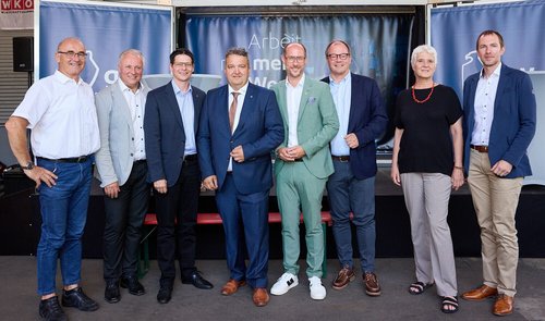 Obmann ÖZIV Tirol Michael Knaus, Bgm. Imst Stefan Weirather, Vizepräsident AK Tirol Christoph Stillebacher, GW Tirol GF Klaus Mair, LA Mario Gerber, Bezirksstellenobman WK Tirol Josef Huber, Leiterin Sozialministeriumservice Landesstelle Tirol Angelika Alp-Hoskowetz, Landesgeschäftsführer-Stv. AMS Tirol Johannes Schranz. Foto: Christoph Nösig